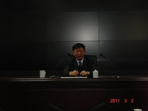 集團董事席華武總經(jīng)理、王重樂副總經(jīng)理，集團書記張正山親臨培訓現(xiàn)場為大家授課
